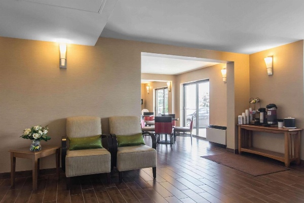 Comfort Inn Dartmouth image 2